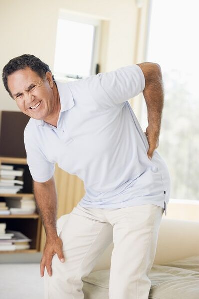 moškega boli hrbtenica v ledvenem delu